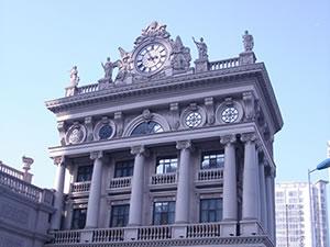 Relógio de fachada românico