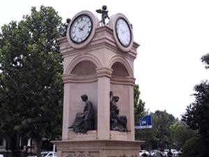 Relógio público pedestal